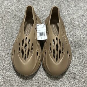 Brand New Yeezy Foam Runners With Tags